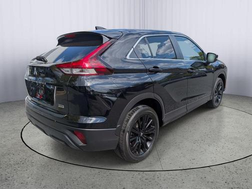 Labrador Black Pearl 2024 Mitsubishi Eclipse Cross LE