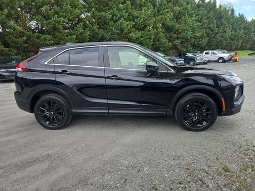 Labrador Black Pearl 2024 Mitsubishi Eclipse Cross LE