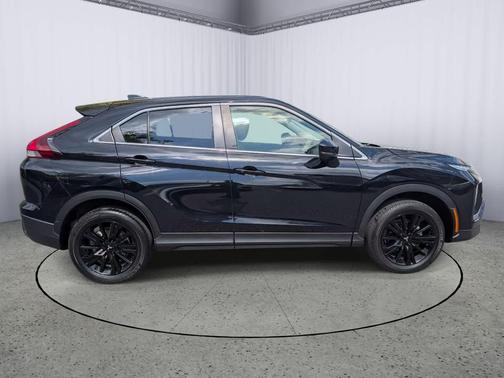 Labrador Black Pearl 2024 Mitsubishi Eclipse Cross LE