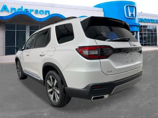2025 Honda Pilot Touring 8-Passenger