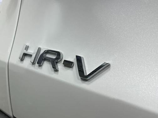 Platinum White Pearl 2027 Honda HR-V LX