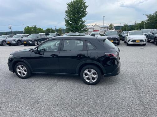 Crystal Black Pearl 2024 Honda HR-V LX