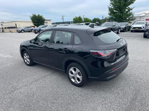 Crystal Black Pearl 2024 Honda HR-V LX