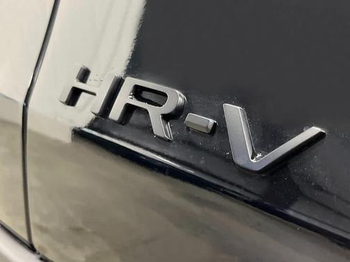 Crystal Black Pearl 2027 Honda HR-V Sport