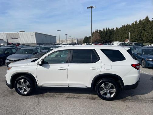 2023 Honda Pilot AWD EX-L 8 Passenger