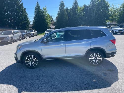 Lunar Silver Metallic 2020 Honda Pilot AWD Elite