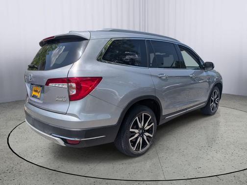 Lunar Silver Metallic 2020 Honda Pilot AWD Elite