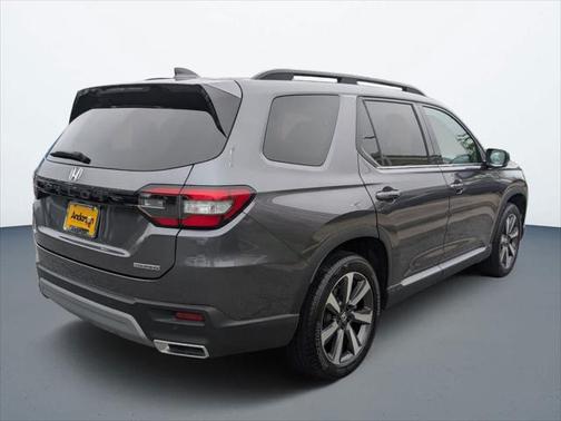 2024 Honda Pilot Touring 8-Passenger