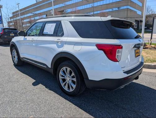 Star White Metallic Tri-Coat 2023 Ford Explorer XLT