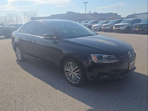 Black Uni 2014 Volkswagen Jetta Auto SEL