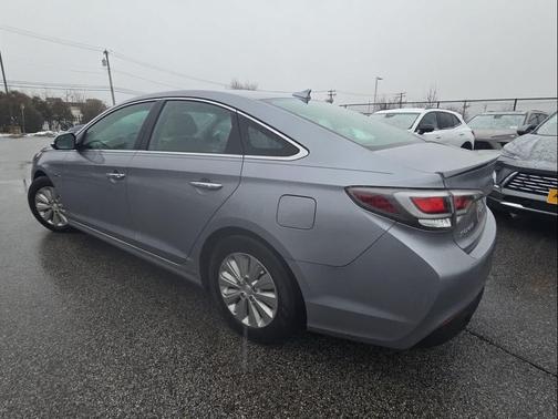 2016 Hyundai SONATA Hybrid SE
