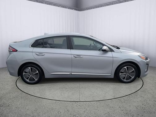 2021 Hyundai IONIQ Plug-In Hybrid SEL