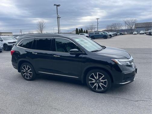 2022 Honda Pilot Touring 8-Passenger