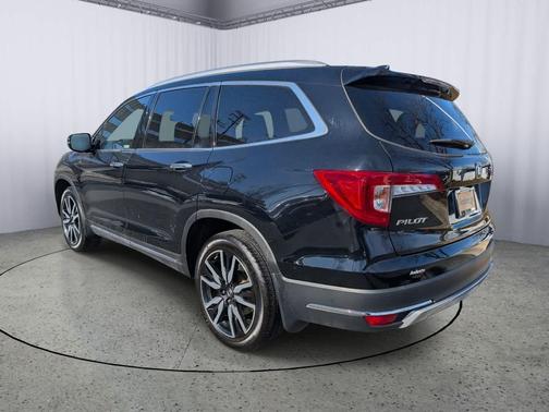 2022 Honda Pilot Touring 8-Passenger