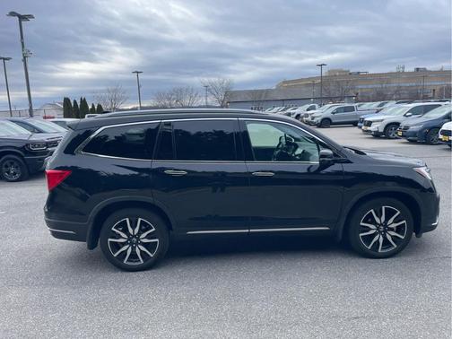2022 Honda Pilot Touring 8-Passenger