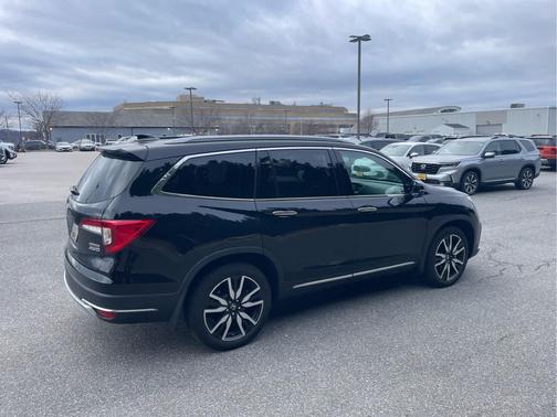 2022 Honda Pilot Touring 8-Passenger