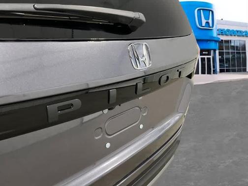 2025 Honda Pilot Touring 8-Passenger