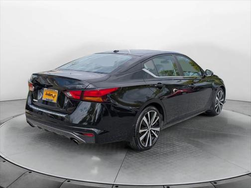 2021 Nissan Altima SR VC-Turbo FWD