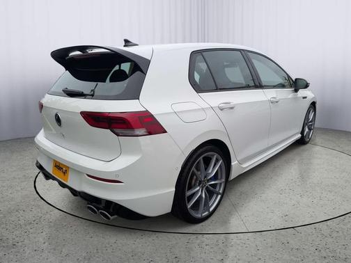 Pure White 2024 Volkswagen Golf R 2.0T DSG