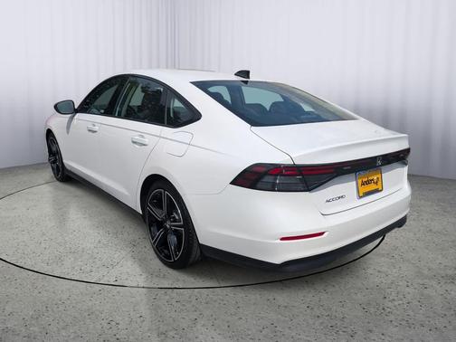 Platinum White Pearl 2026 Honda Accord SE