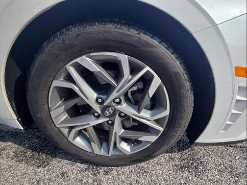 2022 Hyundai SONATA SEL