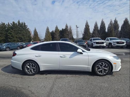 2022 Hyundai SONATA SEL