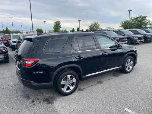 Crystal Black Pearl 2023 Honda Pilot AWD EX-L 7 Passenger