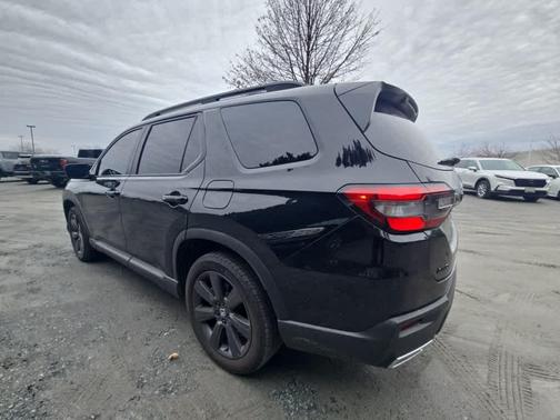 Crystal Black Pearl 2023 Honda Pilot AWD Sport