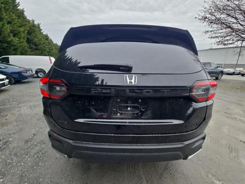 Crystal Black Pearl 2023 Honda Pilot AWD Sport
