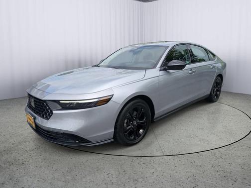 Solar Silver Metallic 2025 Honda Accord SE