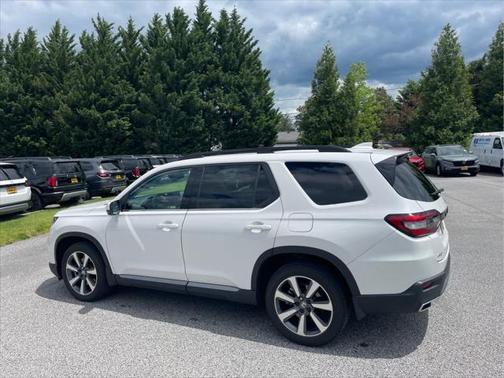 2023 Honda Pilot Touring 8-Passenger