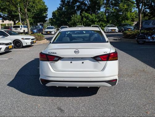 Pearl White Tricoat 2024 Nissan Altima 2.5 SV