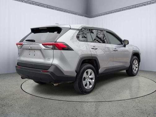 Silver Sky Metallic 2022 Toyota RAV4 LE