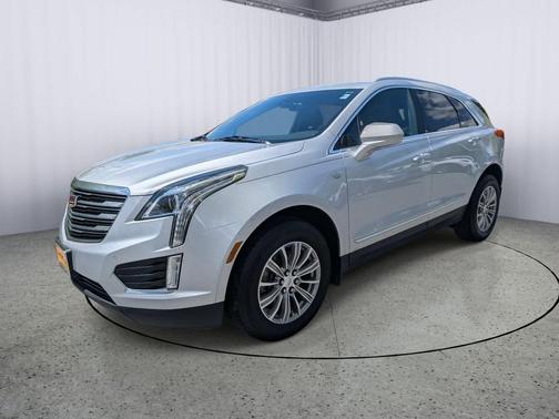 Radiant Silver Metallic 2017 Cadillac XT5 Luxury