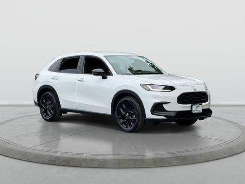 Platinum White Pearl 2024 Honda HR-V AWD Sport