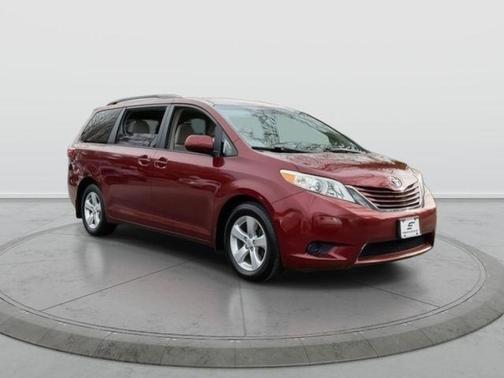 2016 Toyota Sienna LE