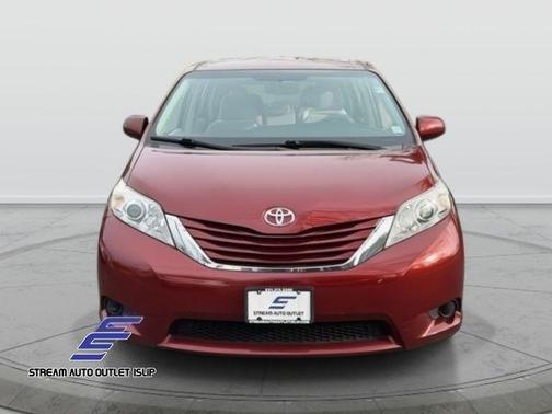 2016 Toyota Sienna LE