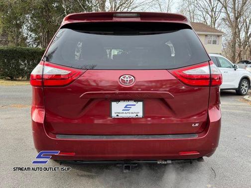 2016 Toyota Sienna LE