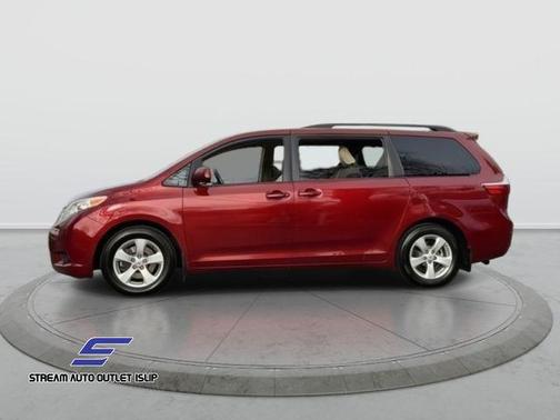 2016 Toyota Sienna LE