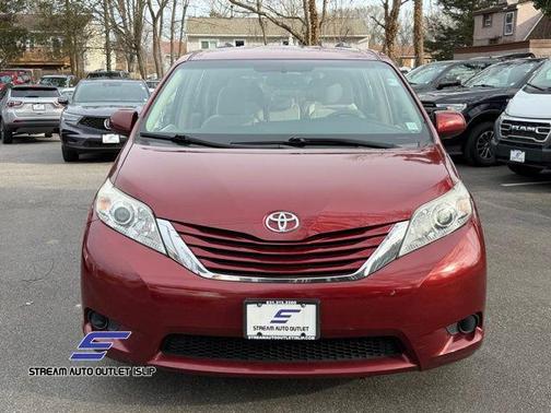 2016 Toyota Sienna LE