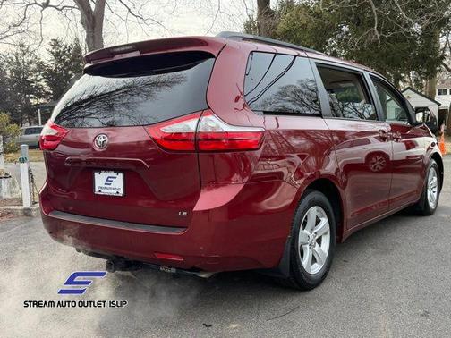 2016 Toyota Sienna LE