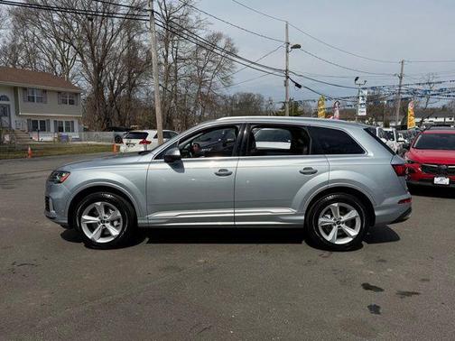 2023 Audi Q7 45 Premium Plus