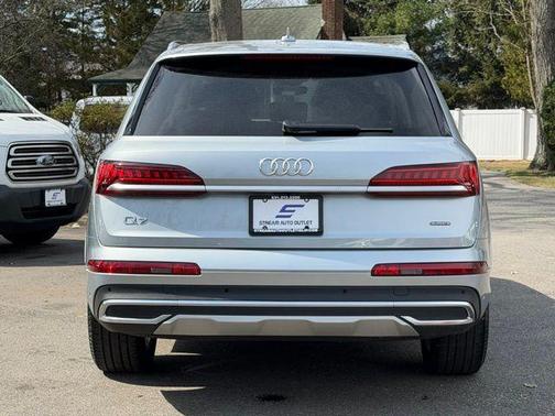 2023 Audi Q7 45 Premium Plus