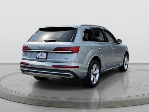Satellite Silver Metallic 2023 Audi Q7 45 Premium Plus