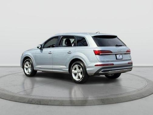 Satellite Silver Metallic 2023 Audi Q7 45 Premium Plus