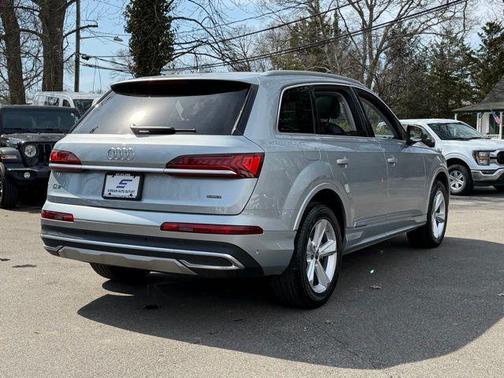 2023 Audi Q7 45 Premium Plus