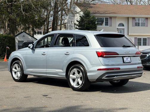 2023 Audi Q7 45 Premium Plus