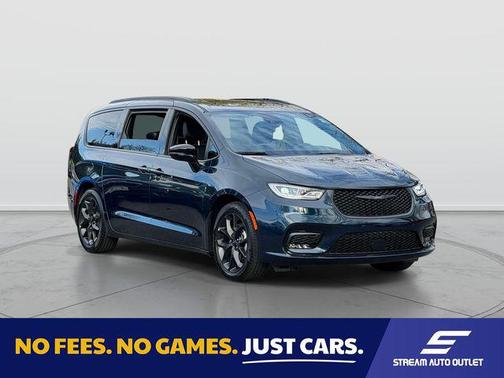 Fathom Blue Pearlcoat 2025 Chrysler Pacifica Limited