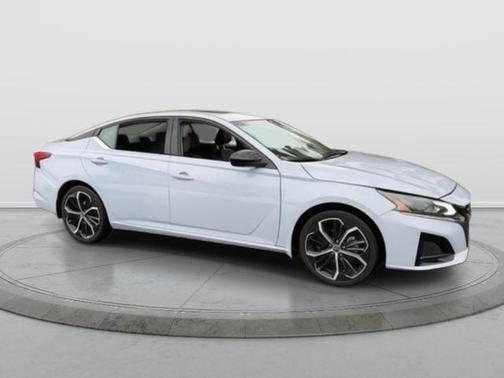 2025 Nissan Altima SR FWD