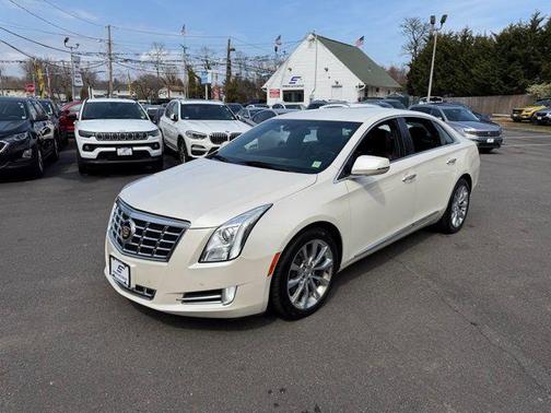 White Diamond Tricoat 2015 Cadillac XTS Premium